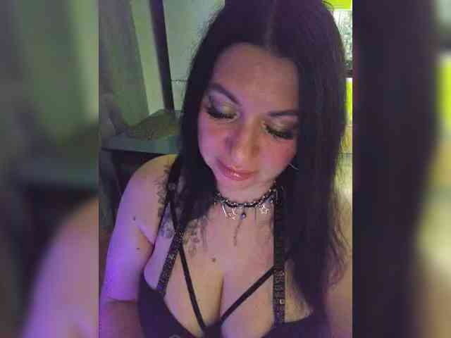 Nikoletta25 webcam