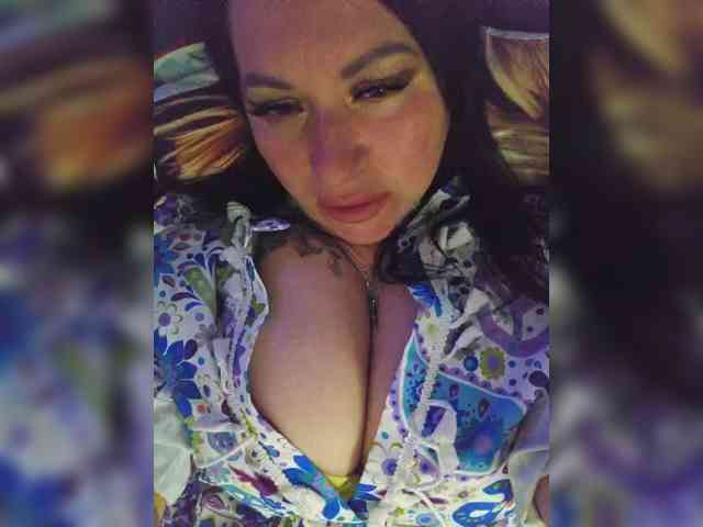 Nikoletta25 webcam