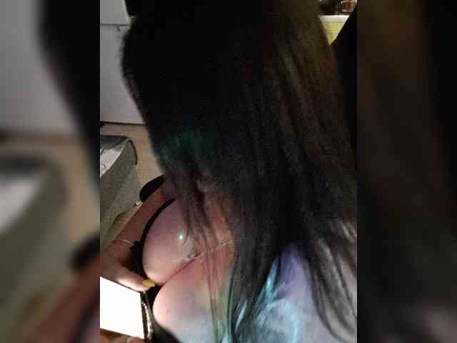 Nikoletta25 webcam