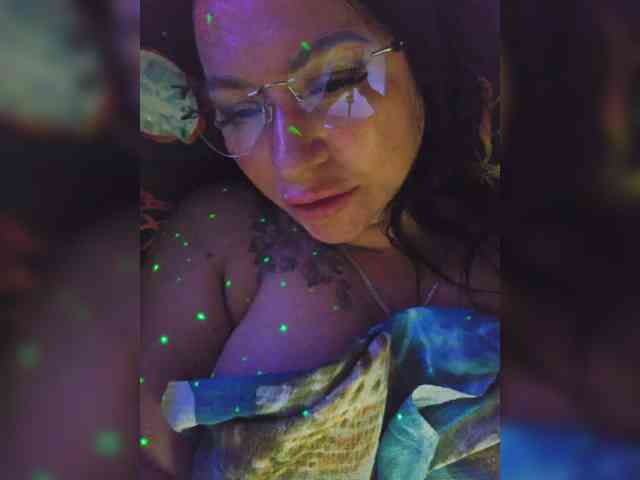 Nikoletta25 Live Webcam on BongaCams