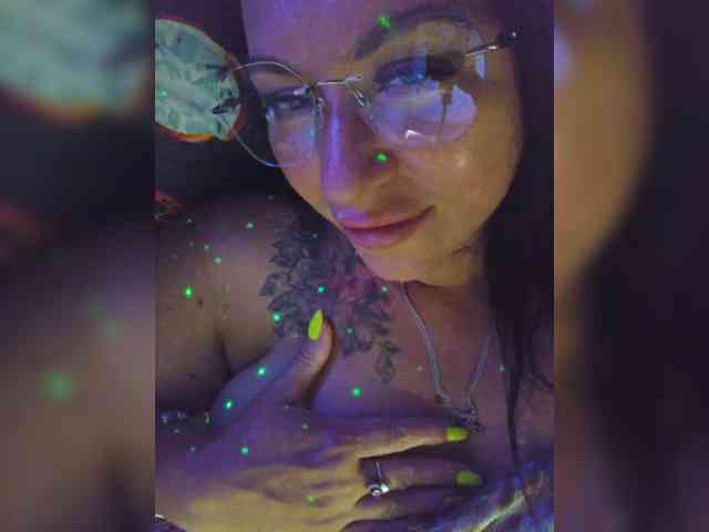 Nikoletta25 webcam