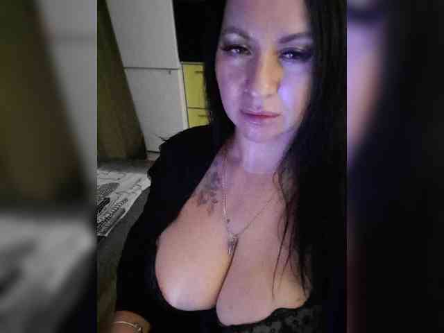 Nikoletta25's cam show statistics and live stream