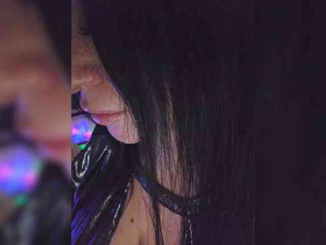 Nikoletta25 webcam