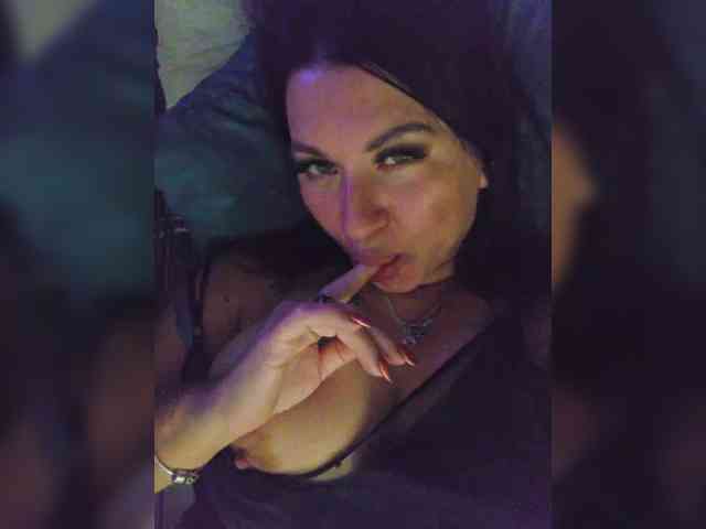 Nikoletta25 webcam