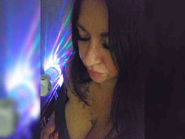 Nikoletta25 webcam