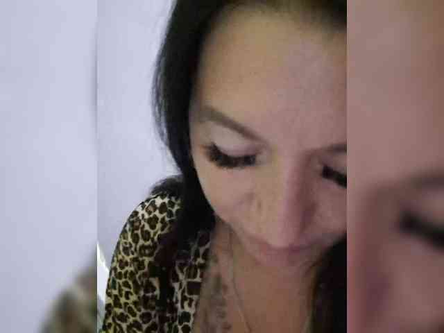 Nikoletta25 webcam