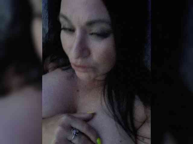 Nikoletta25 webcam