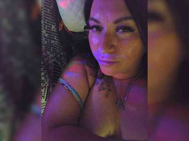 Nikoletta25 webcam
