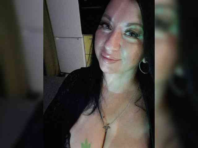 Nikoletta25 webcam