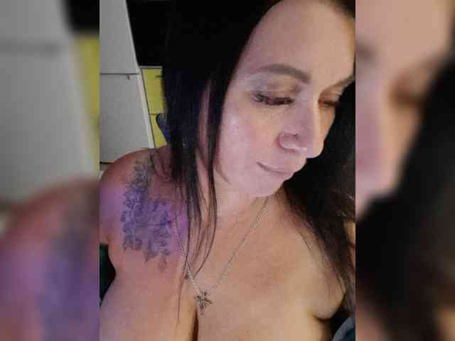 Nikoletta25 webcam