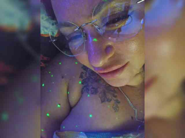 Nikoletta25 webcam