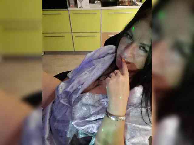 Nikoletta25 webcam