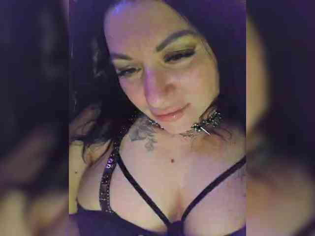 Nikoletta25 webcam