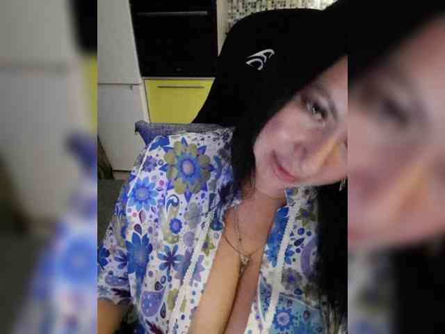Nikoletta25 webcam