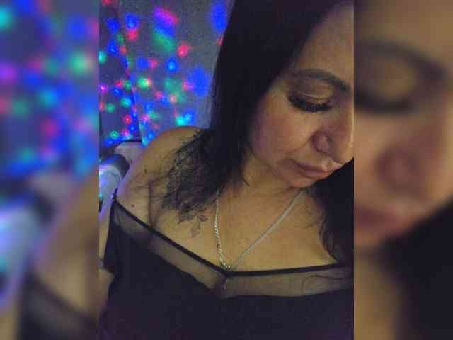 Nikoletta25 webcam