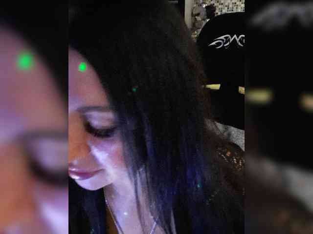 Nikoletta25 webcam