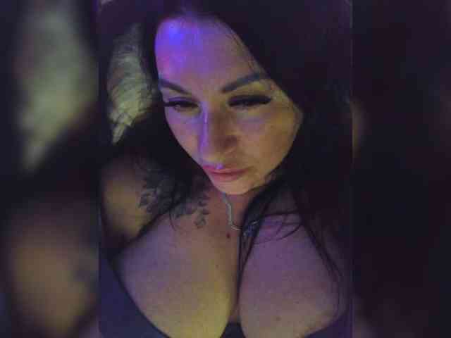 Nikoletta25 webcam