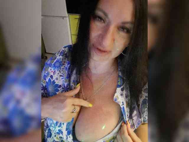 Nikoletta25 webcam