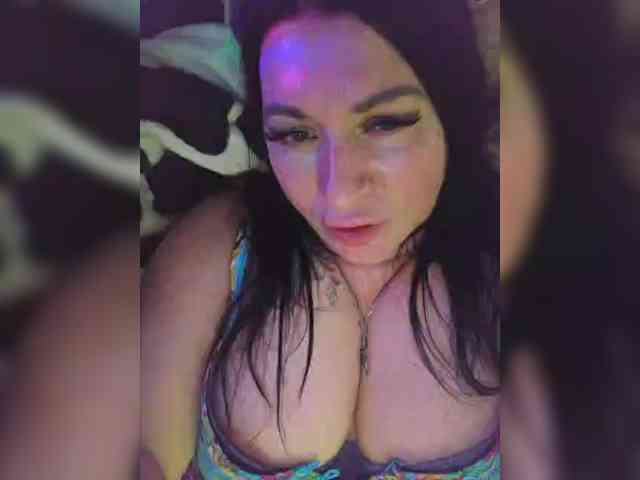 Nikoletta25 webcam