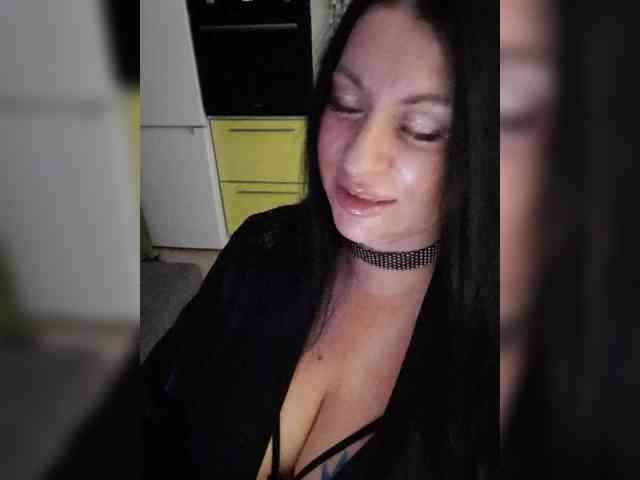 Nikoletta25
