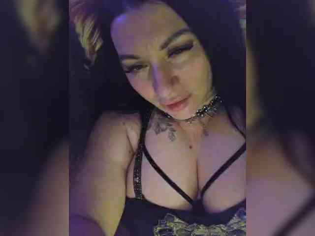 Nikoletta25 webcam