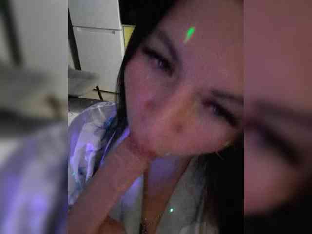 Nikoletta25 webcam