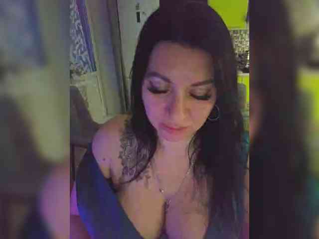 Nikoletta25 webcam