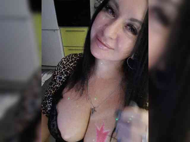 Nikoletta25 live female cam on bongacams
