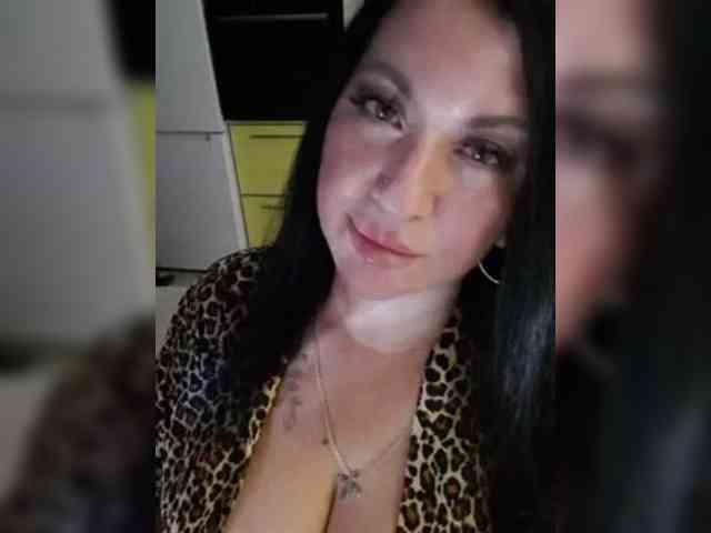 Nikoletta25 webcam