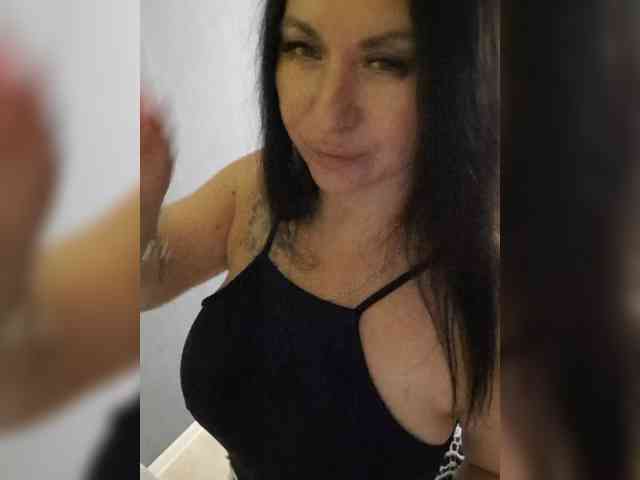 Nikoletta25