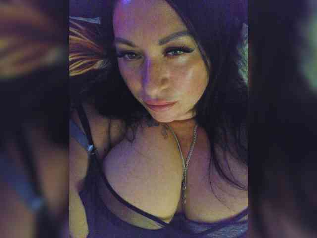Nikoletta25 webcam
