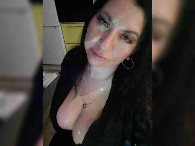 Nikoletta25 Live Webcam on BongaCams