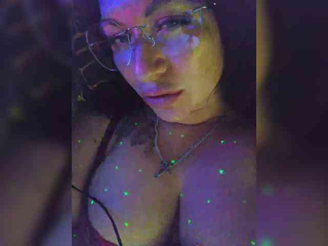 Nikoletta25 webcam