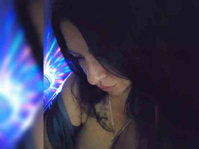 Nikoletta25 webcam