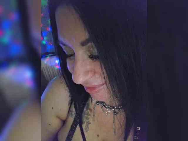 Nikoletta25 webcam