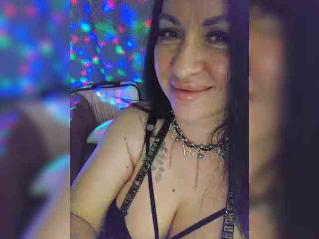 Nikoletta25 webcam
