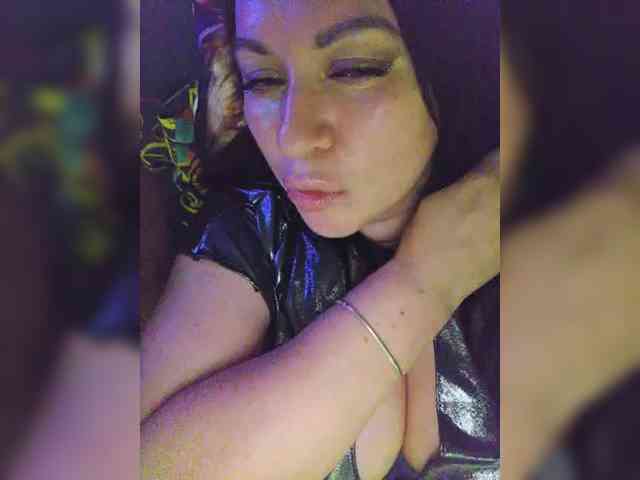 Nikoletta25 webcam