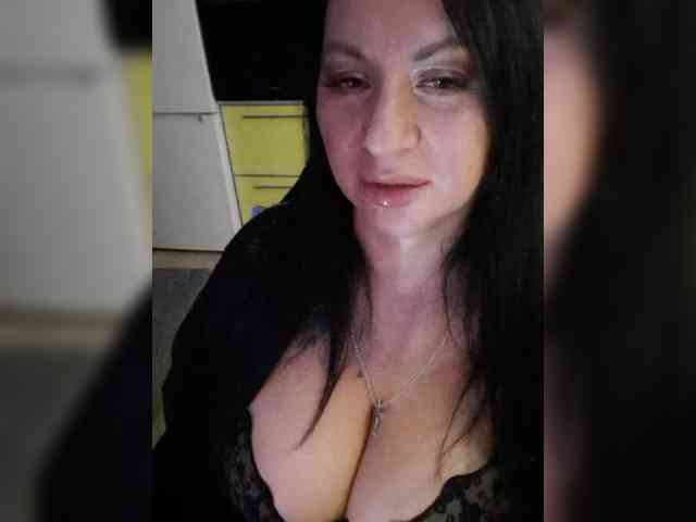 Nikoletta25 webcam