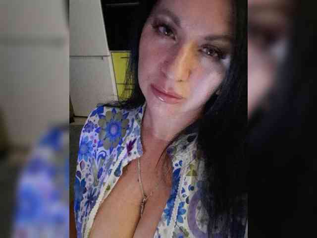 Nikoletta25 webcam