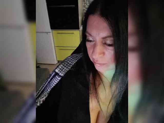 Nikoletta25 webcam