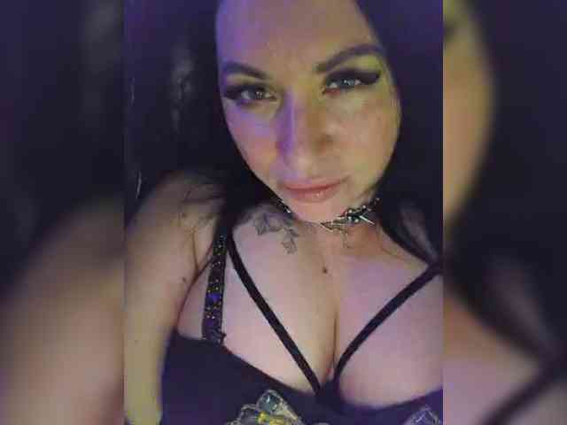 Nikoletta25 webcam