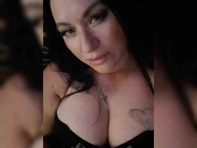 Nikoletta25 webcam