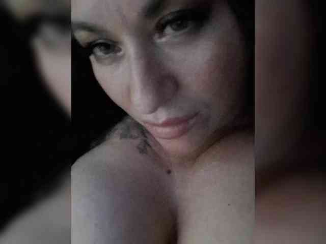 Nikoletta25 webcam