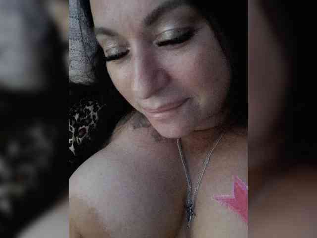 Nikoletta25 webcam