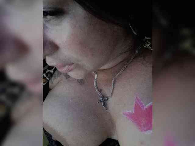 Nikoletta25 live female cam on bongacams