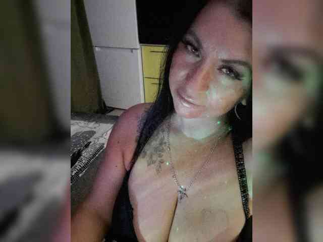 Nikoletta25 webcam