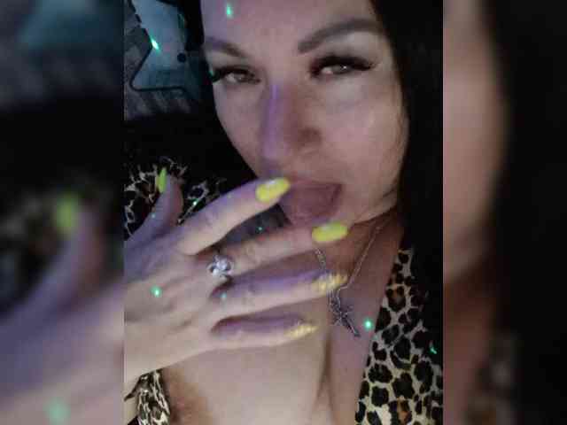 Nikoletta25 webcam