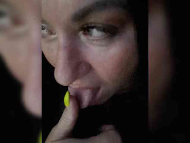 Nikoletta25 webcam