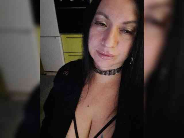 Nikoletta25 webcam