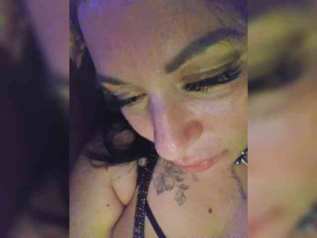 Nikoletta25 webcam
